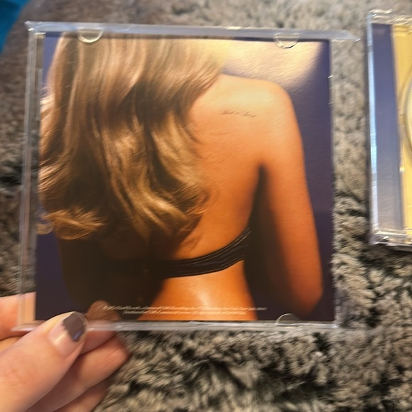 Signed Sabrina Carpenter’s ‘Short n Sweet’ insert with CD - Picture 4 of 5